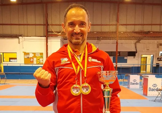 Óscar Botrán con las dos medallas de oro Ó.Botrán